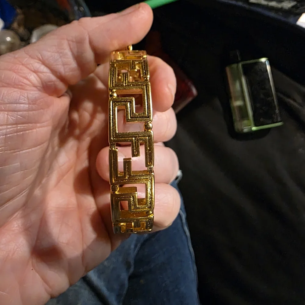 USED....FENDACE Gold Medusa BIG hoop earrings. - Picture 4 of 11